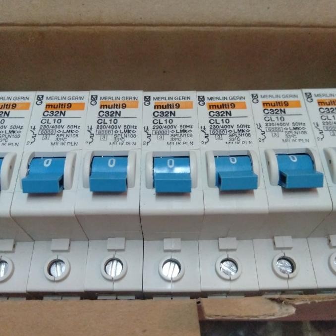 ORIGINAL MCB 10A MERLIN GERIN BIRU