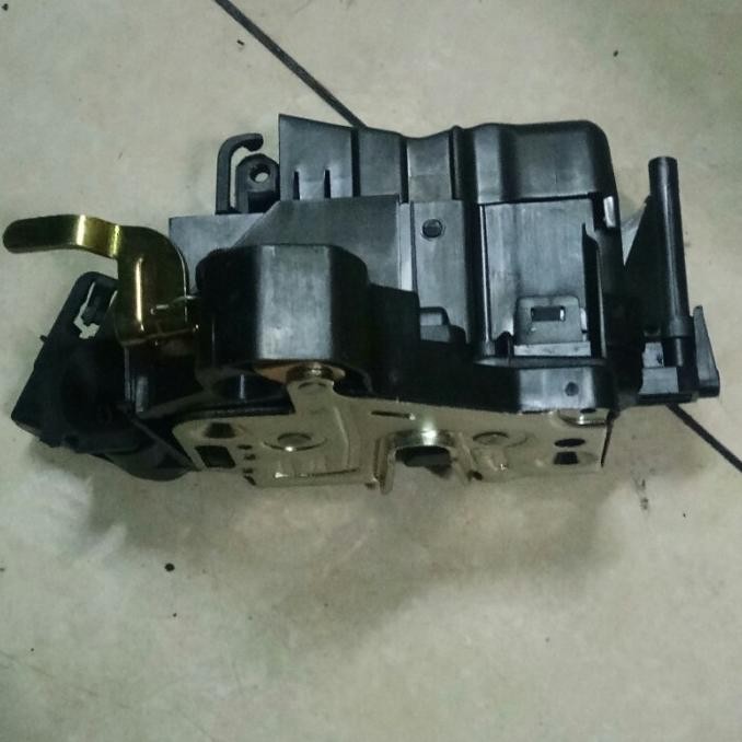 New Door Lock Depan Kanan W202 / W210 Original Marcedes-Benz