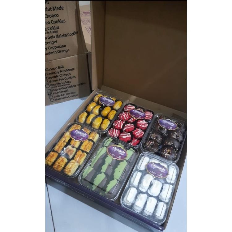 

[READY FRESH] -Paket Hampers Kue kering Lebaran New Yona Cookies isi 6 Toples Clarinta