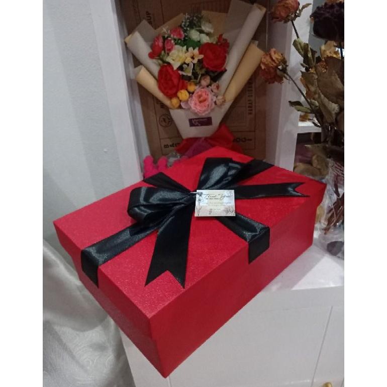 

Kotak kado / kotak gift / box kado ukuran 30x20 cm tinggi 10cm