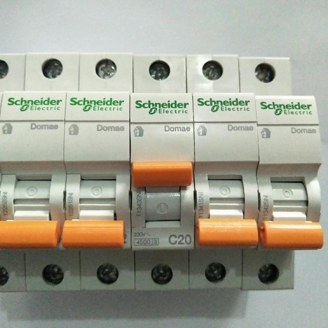 Terjangkau Mcb Schneider /Merlin Gerin 20A