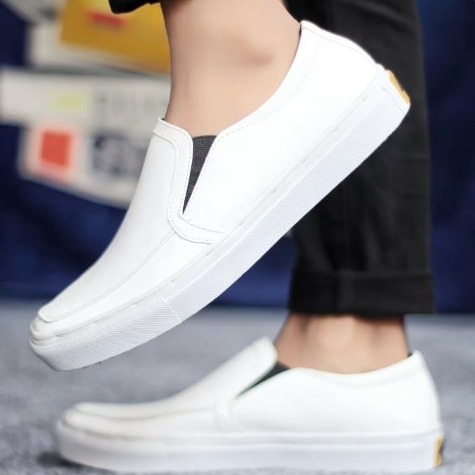 Original Sepatu Sneakers Pria Tanpa Tali Cevany Manji Slip On Kulit Asli Putih
