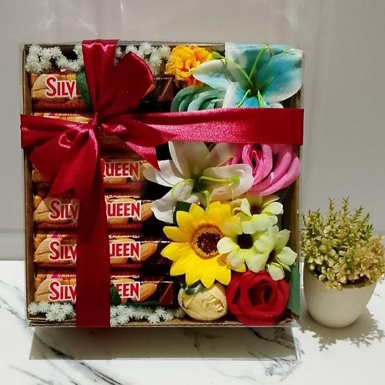 

Dh-68 Hampers Coklat Silverqueen Flower Bloom Box Kado Ulang Tahun Valentine Aniversary Graduation Wisuda Permintaan Maaf Hadiah Berkualitas