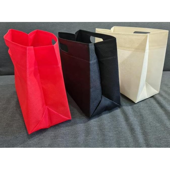 

Tas Spunbond Press Handel Oval Uk. 25x11x20cm, Kemasan Brownies, Bolu Gulung, Mug, Roll Cake, Kue Lapis, Toples, Kue Kering, Hampers