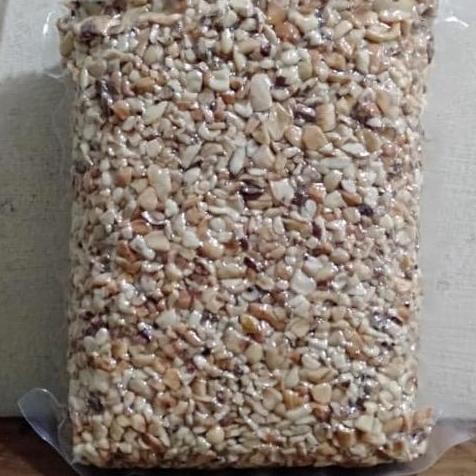

kacang mede menir berat 1 kg