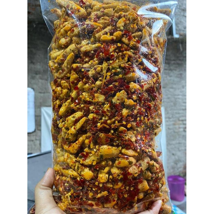 

Basreng Stik Premium Pedas Daun Jeruk 1KG Food Snacks Snacks Goreng
