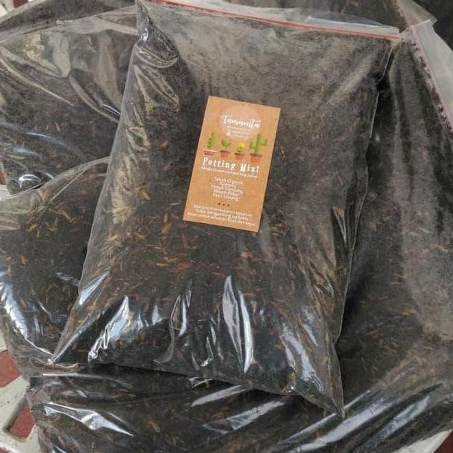 

Terlaris Media Tanam Campur 3,5Kg Tanah Sekam Pupuk Kandang Forestfoury
