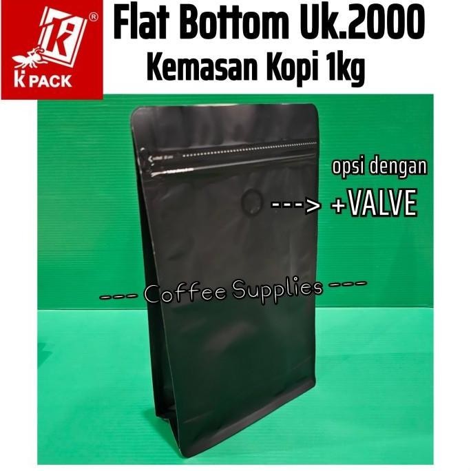 

Produk Baru!! Grosir 100 KPACK FLAT BOTTOM (uk. 2000) Kemasan kopi 1kg coffee packaging pocket zipper 1000g hitam putih emas doff eco silver merah