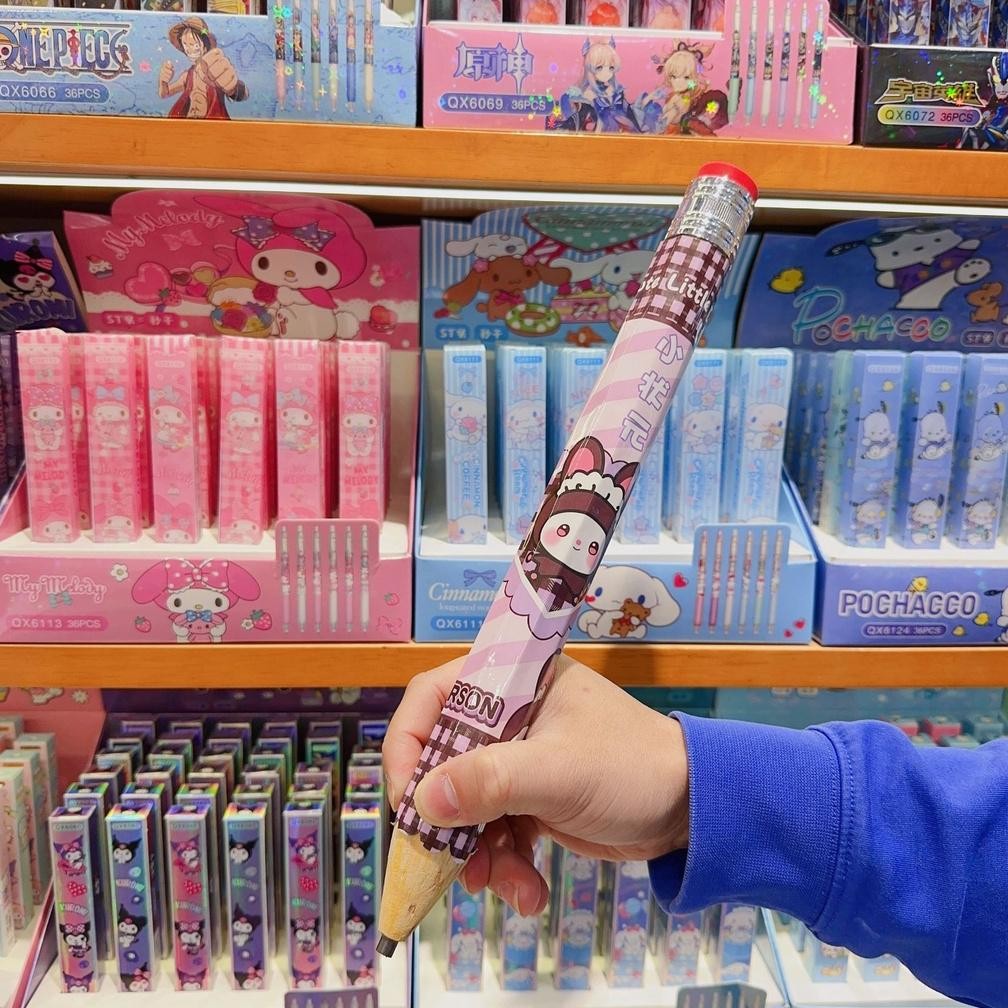 

At43 ( Spm7) 33 Cm Pensil Hb Jumbo San Ri* Pensil Besar Cinnamorol Kurommi Melody Pocha