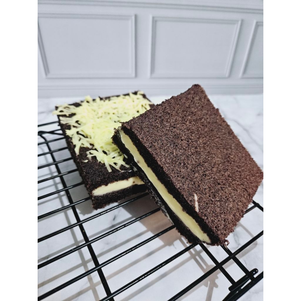 

Bolu ketan hitam keju lumer