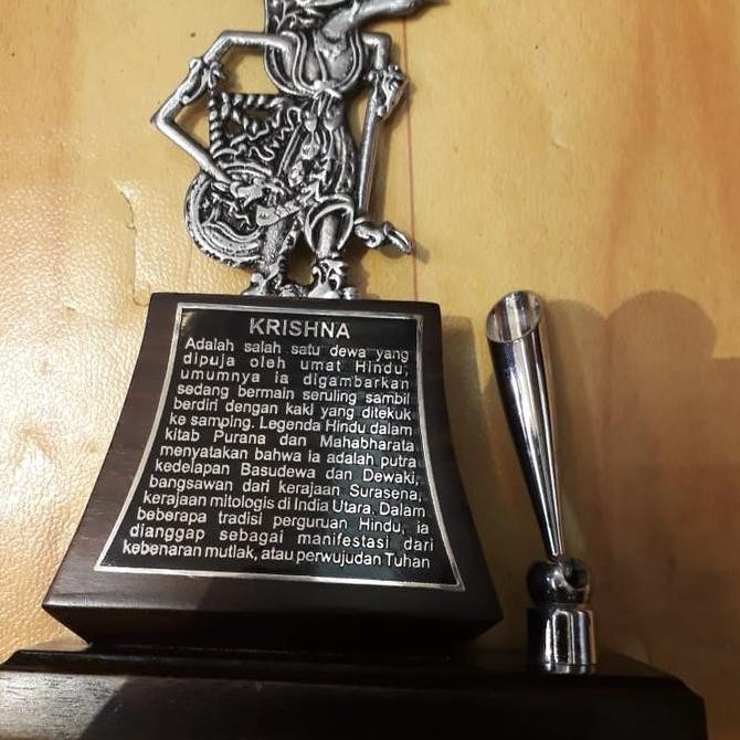 

Tempat Pensil Pulpen Meja Kantor Hiasan Meja Kantor Wayang Logam Kualitas Original