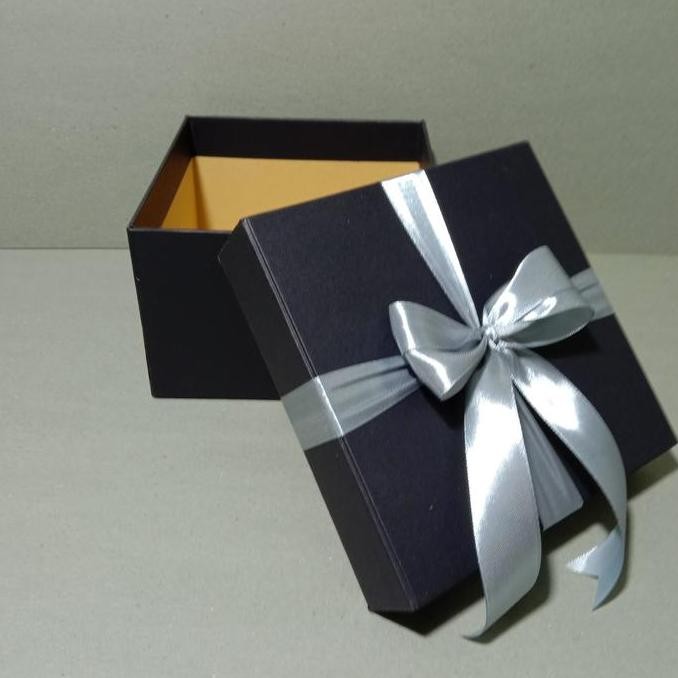 

ready Kotak Kado + Kotak Hadiah + Gift Box + 15x15x10 cm + Kotak Medium + Berpita + Tanpa Pita