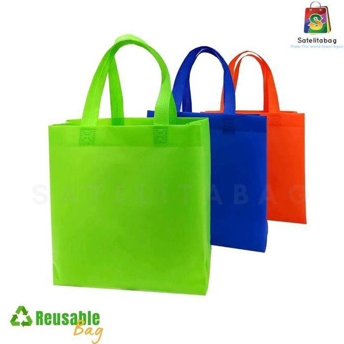 

ready (ISI 12PCS) Tas Goodie bag Souvenir Handle Box 25x25x15