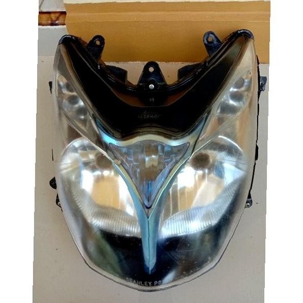 Sparepart dan Aksesoris kendaraan  Reflektor Lampu depan Suzuki Hayate. Original. Seken bekas copota