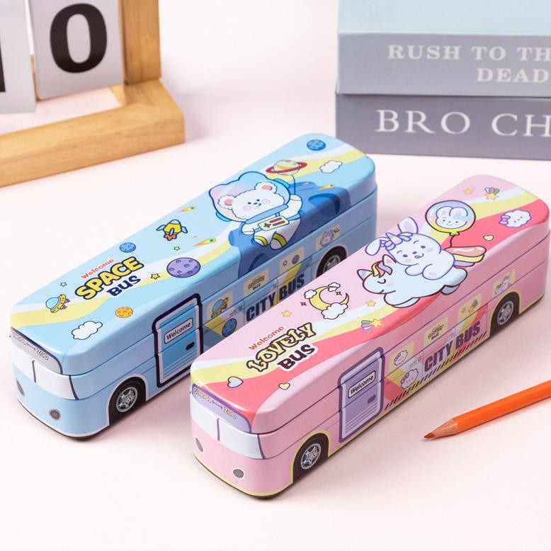 

TERMURAH ADORABLE BEAR THEMED PENCIL CASE / TEMPAT PENSIL MOTIF BERUANG LUCU / LOVELY BUS & SPACE BUS / WARNA BIRU DAN PINK PASTEL AST