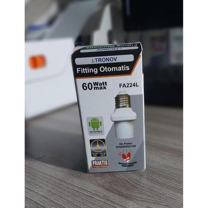Fitting fiting lampu dengan timer otomatis ON OFF