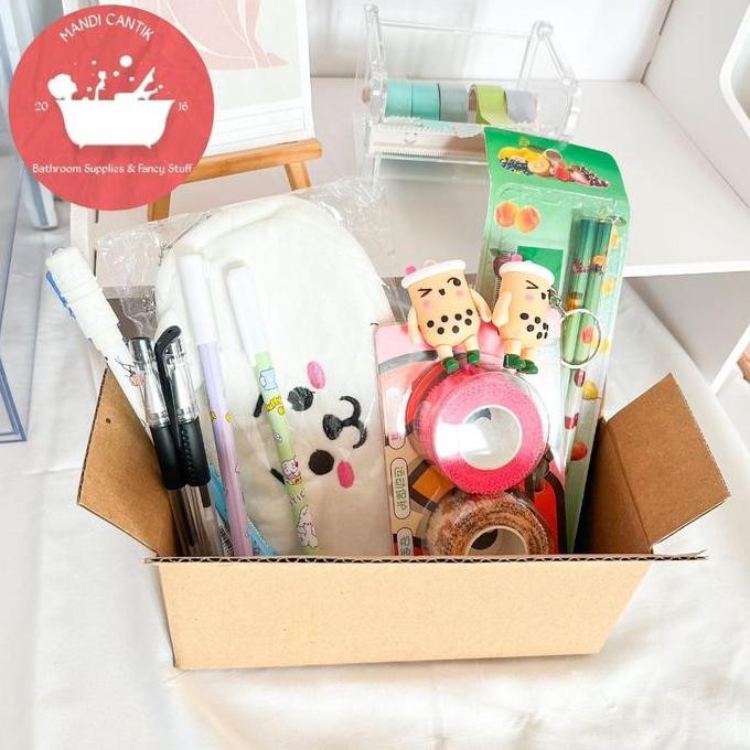 

Paket Ukur Box ukuran 20*20x8 cm alat tulis Stationery Sekolah Kantor Penghapus Penghapus Murah