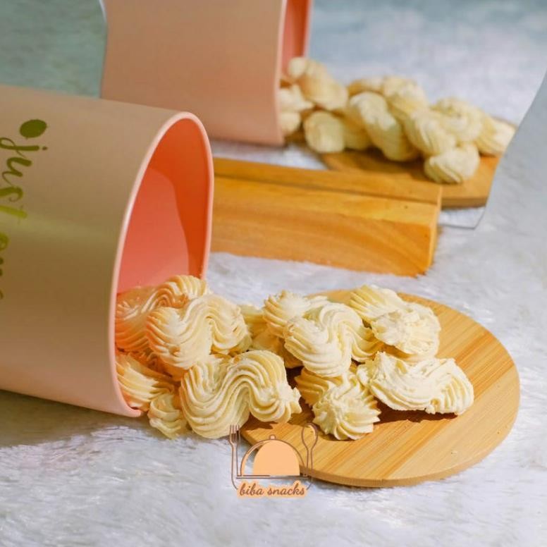 

Beli 1 Gratis 1 Kue Sagu Keju Lumer by Biba Snacks Ukuran Toples 600 ml