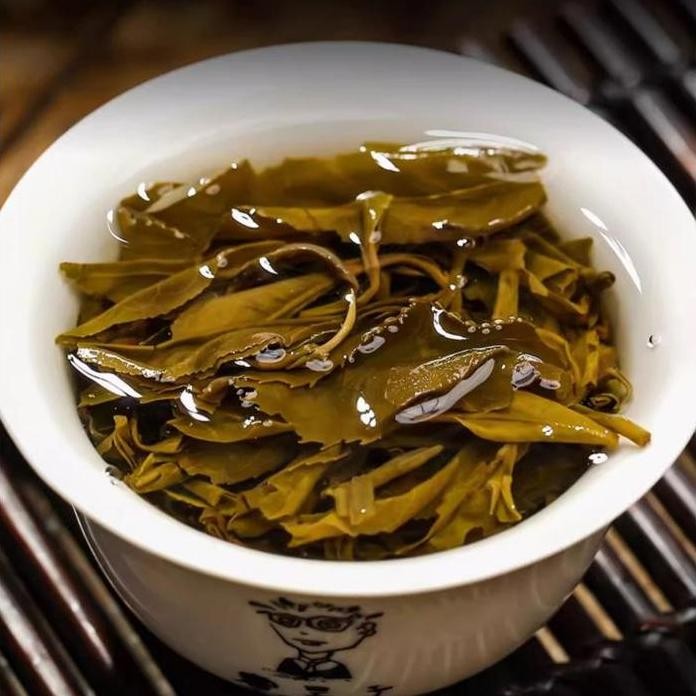 

Raw Puerh Tea Laoman'E Golden Armor Seven Seeds Gold Leaf Tea- 500G Maison Auratea