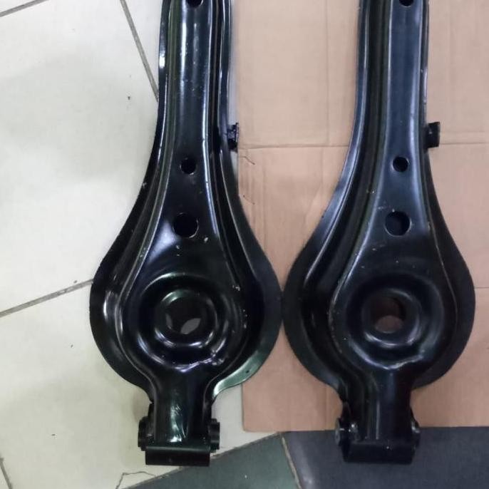 lower arm sayap belakang fortuner innova