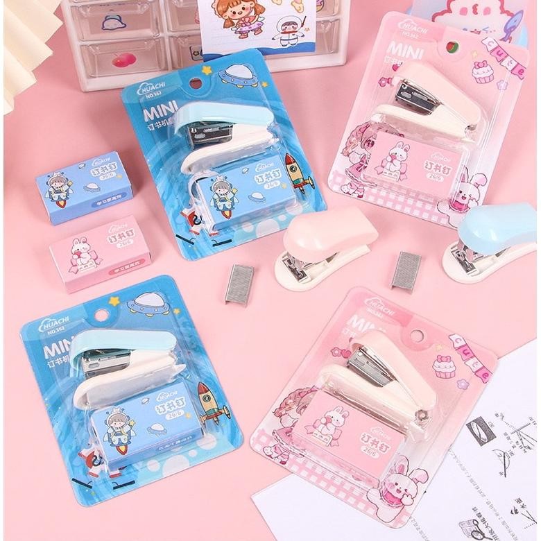 

Staples Set Free Isi Karakter Lucu Cute Staples Mini Penjepit Kertas Terlaris