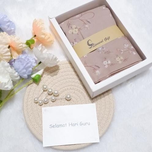 Hampers Hijab Segi Empat Syari Katun Kerudung Denai Jumbo Lasercut 130 X 130