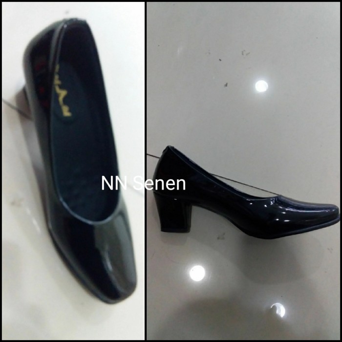 

Sepatu Mengkilat Wanita