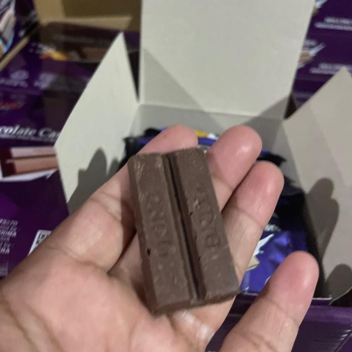 

terbaru !!! flash sale - 1 kardus coklat cashew isi 80 batang gratis bungkusan babel wrap kacang