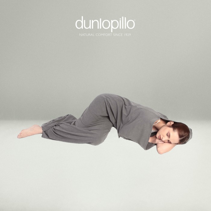 Dunlopillo Hug Sleeping Hooded Blanket Pod / Sarung Tidur Dewasa