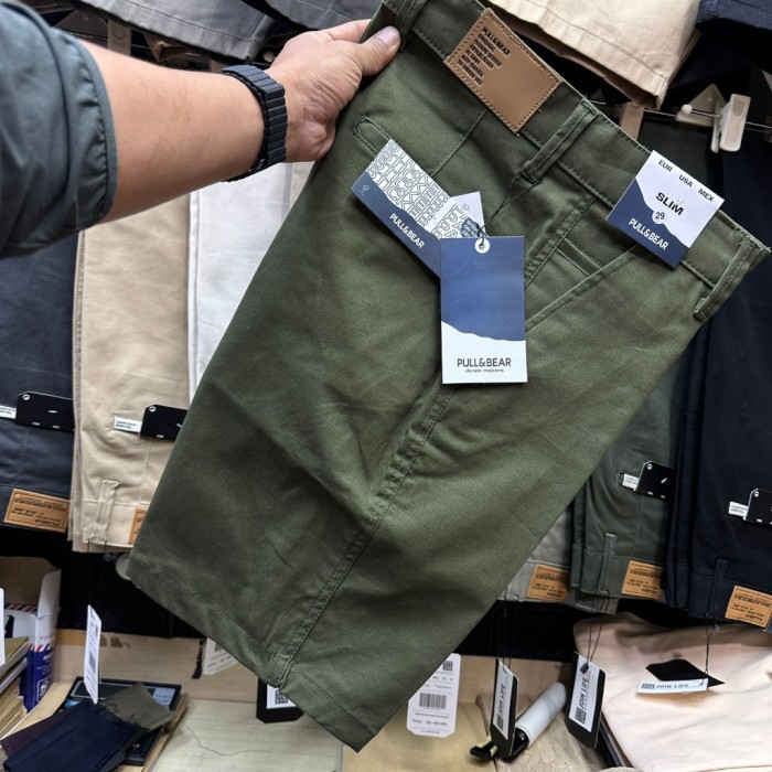 TERLARIS CELANA PENDEK SANTAI PRIA HIJAU ARMY BRANDED PULL AND BEAR MURAH MURAH