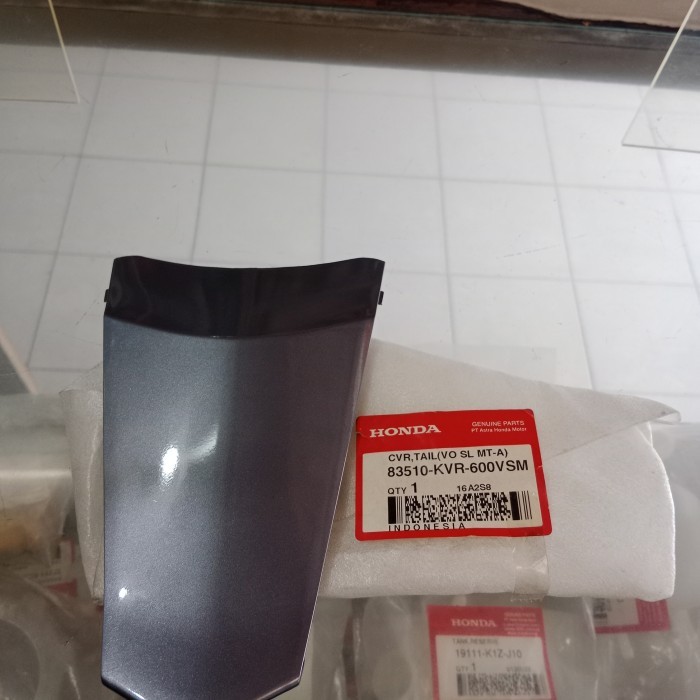 83510 Kvr 600Vsm - Cover Tail Sambungan Bodi Warna Abu-Abu Honda Revo 100 Original Ahm Termurah Lang