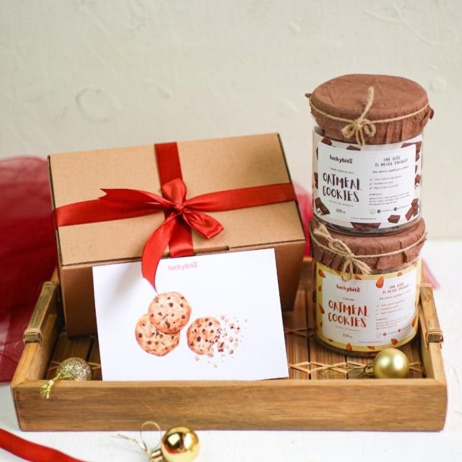 

Hampers / Gift Box / Kado - Cookies 2 Jar + Greeting Card + Pita