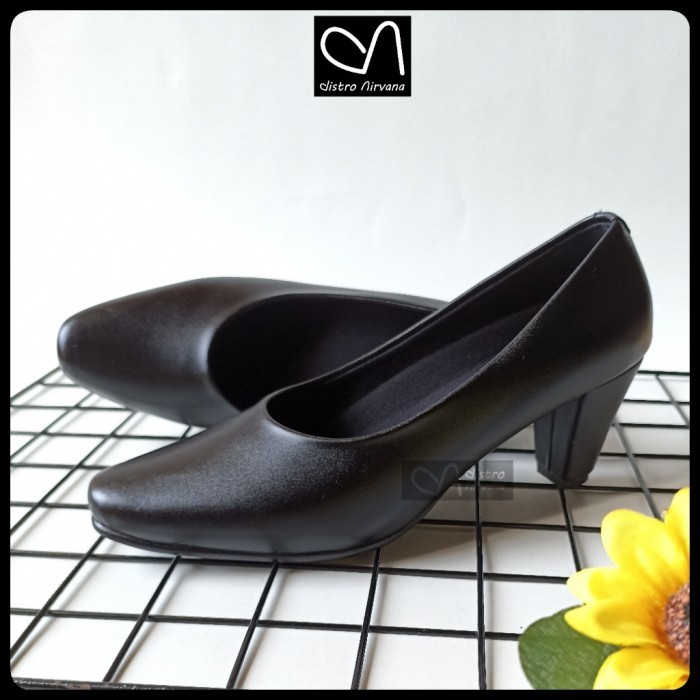 Sepatu Pantofel Wanita Hitam Polos Heels 7Cm Big Size Kantor Pramugari