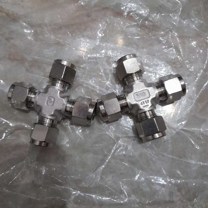 

Cross union 3/8"od ss 316 parker