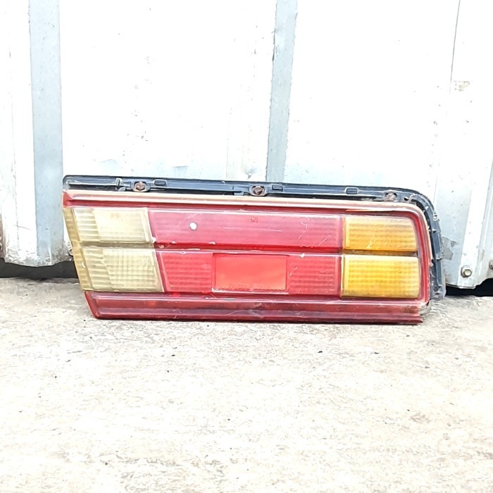 STOPLAMP STOP LAMP LAMPU REM STOP BELAKANG BAGIAN KANAN TOYOTA COROLLA KE30 CORVET THN. 1979