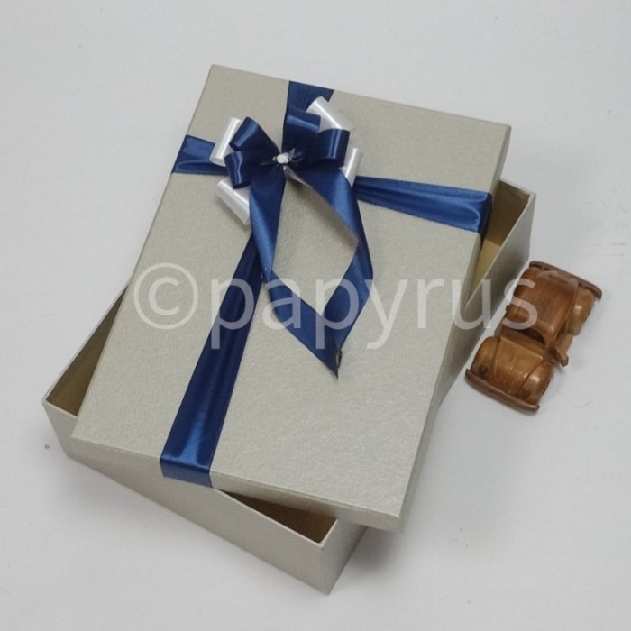 

Papyrus 25X35 Tinggi 10Cm Kotak Kado Gift Box Hadiah