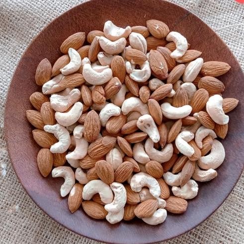 

BARANG TERLARIS Mixed Nut Neo 500gr(1/2kg) Almond Cashew /Almond Mete