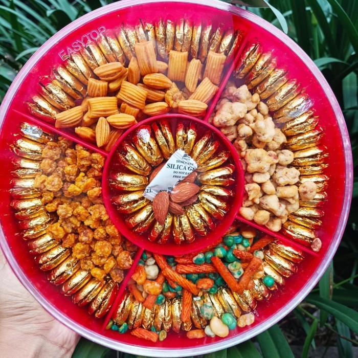 

Kacang Tray Mix Coklat/5 Sekat - Paket Mix Kacang Dan Coklat