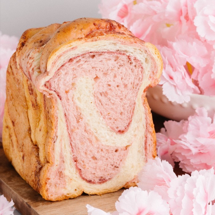 

Sakura Strawberry Anshokupan Seasonal Limited Special