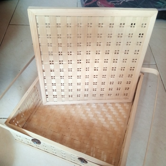 

SOKASE KERANJANG HAMPERS BAMBU 30CM EKSLUSIF & LUX