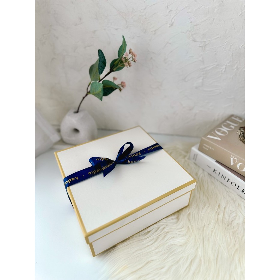 

HAMPERS ULANG TAHUN KADO ULANG TAHUN WANITA ISTRI KADO WISUDA (UT036)