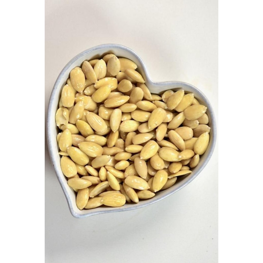 

Almond whole Blached 500g ( kacang almond kupas tanpa kulit ) from USA Berkualitas