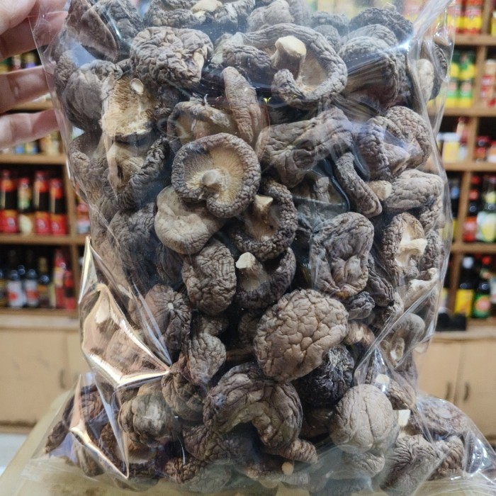 

Jamur Hioko Kering/ Dried Shitake Mushroom Uk. 2-3Cm 500Gr (Tidak Tebal)
