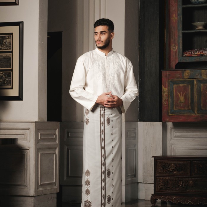 HOWEL AND CO - ZAYAN (SARUNG)