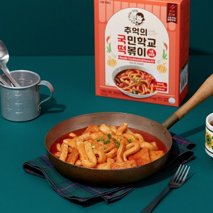 

Cook-Tok Noodle Tteokbokki @Home Kit Hot & Sweet - Mie Topokki Rasa Pedas & Manis 550G