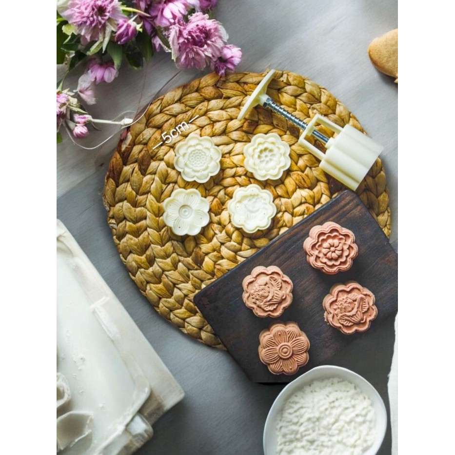 

TERLARIS MOONCAKE MOULD / CETAKAN MOONCAKE UK 65 GR - 1