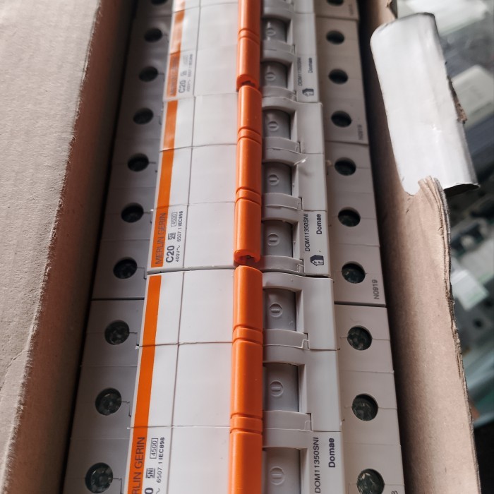 Mcb Domae Merlin gerin 20a 3phase
