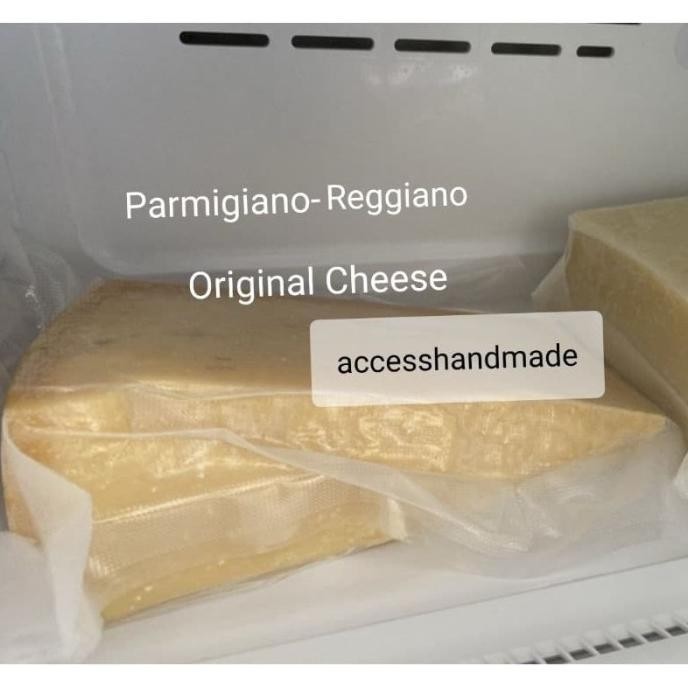 

PROMO / Parmigiano Reggiano Cheese keju mirip parmesan 500gr DOP 24m 36m NON COD