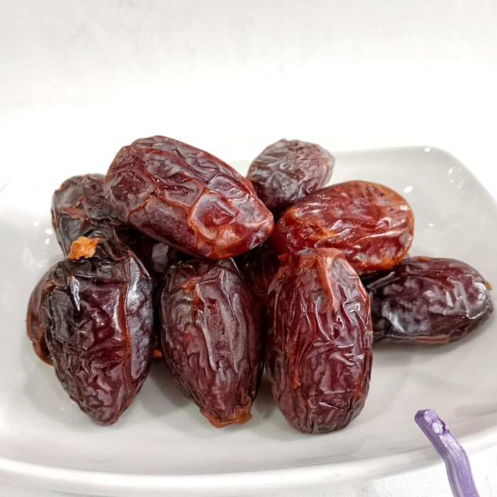 

KURMA MEDJOUL PREMIUM PALESTINIAN JUMBO 1KG