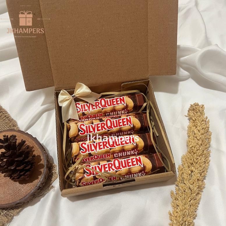 

SPECIAL Silverqueen chunky Hampers coklat hampers cokelat hampers hadiah gift silverqueen kitkat hadiah wisuda hadiah ulang tahun cowok hadiah ulang tahun cewek hadiah ulang tahun cewek coklat cokelat m-4